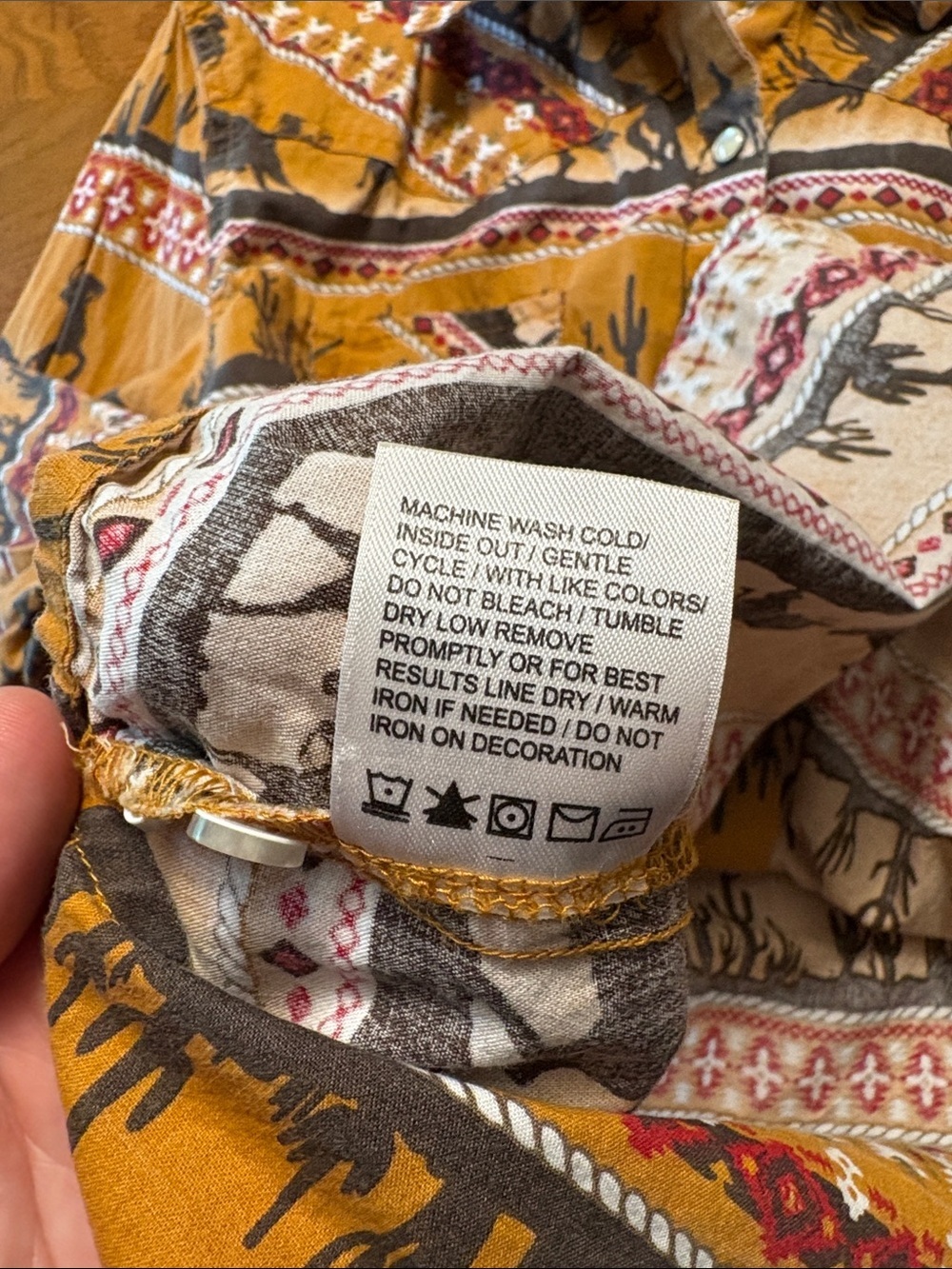 Cruel cowboy button up large fits like a medium Western Print - Picture 5 of 6